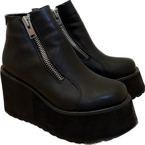 UNIF Daria Boots 6